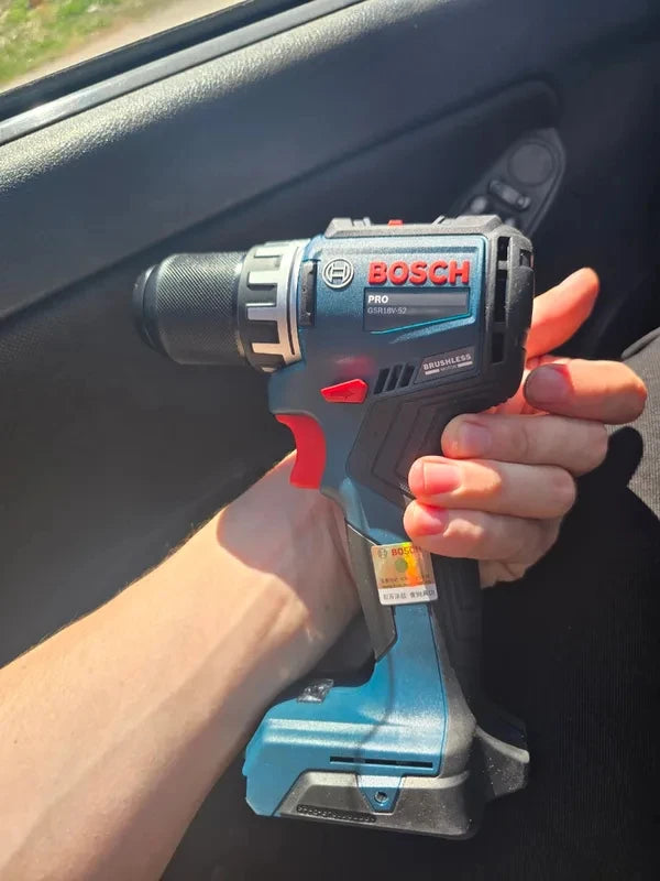 Bosch GSR18V-52 ergonomic handle detail with metal chuck, blue-black-red