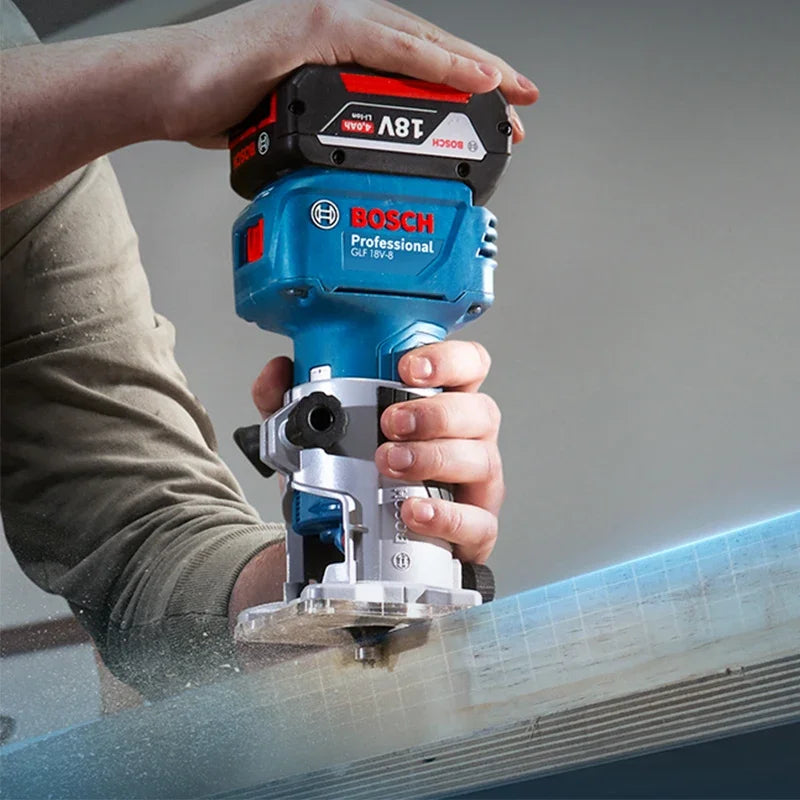 Bosch GLF 18V-8 lifestyle shot, handheld ergonomic grip in blue and black